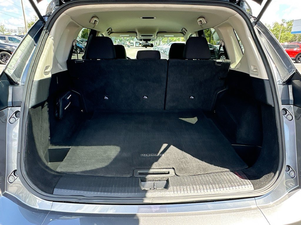 Used 2024 Nissan Rogue S FWD image 23