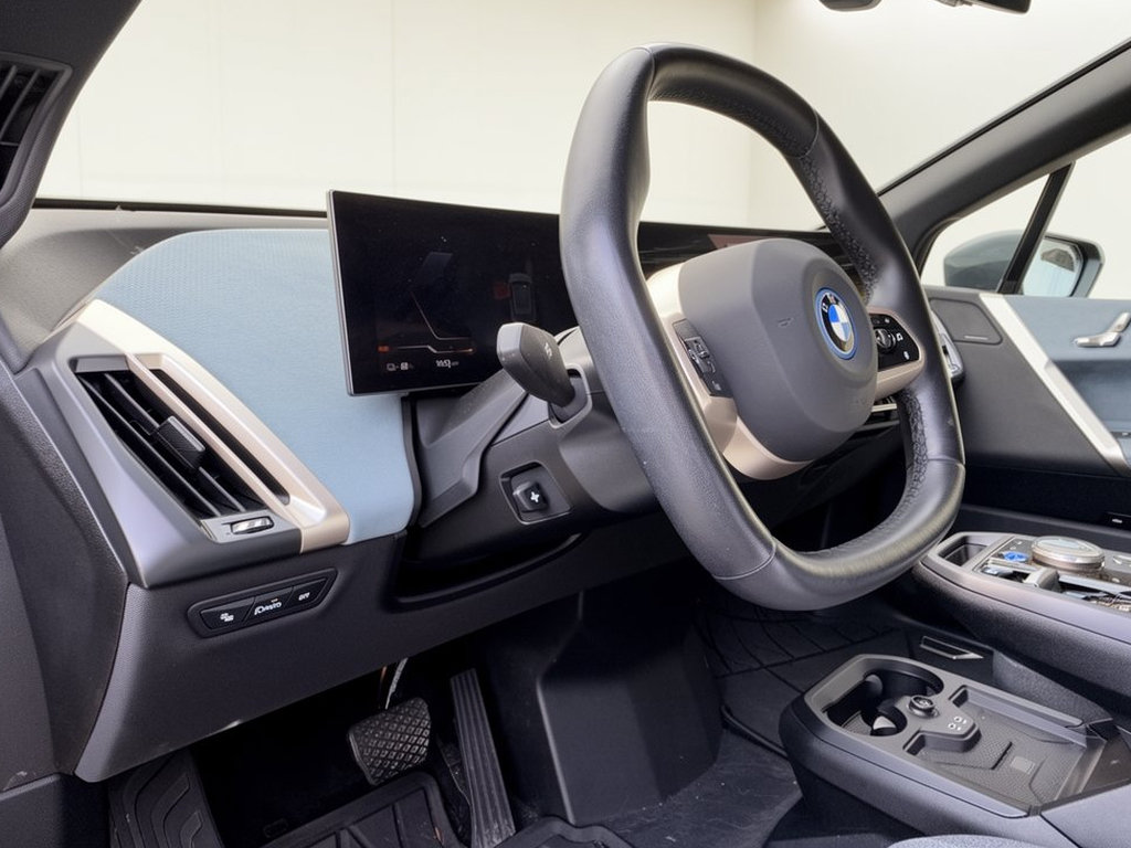 Used 2024 BMW iX xDrive50 w/ Premium Package AWD/4WD image 4