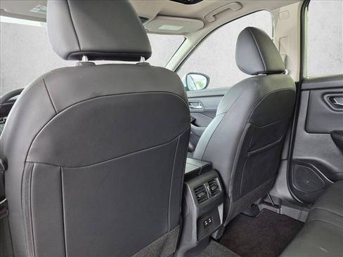 Used 2025 Nissan Rogue SV w/ SV Premium Package FWD image 15