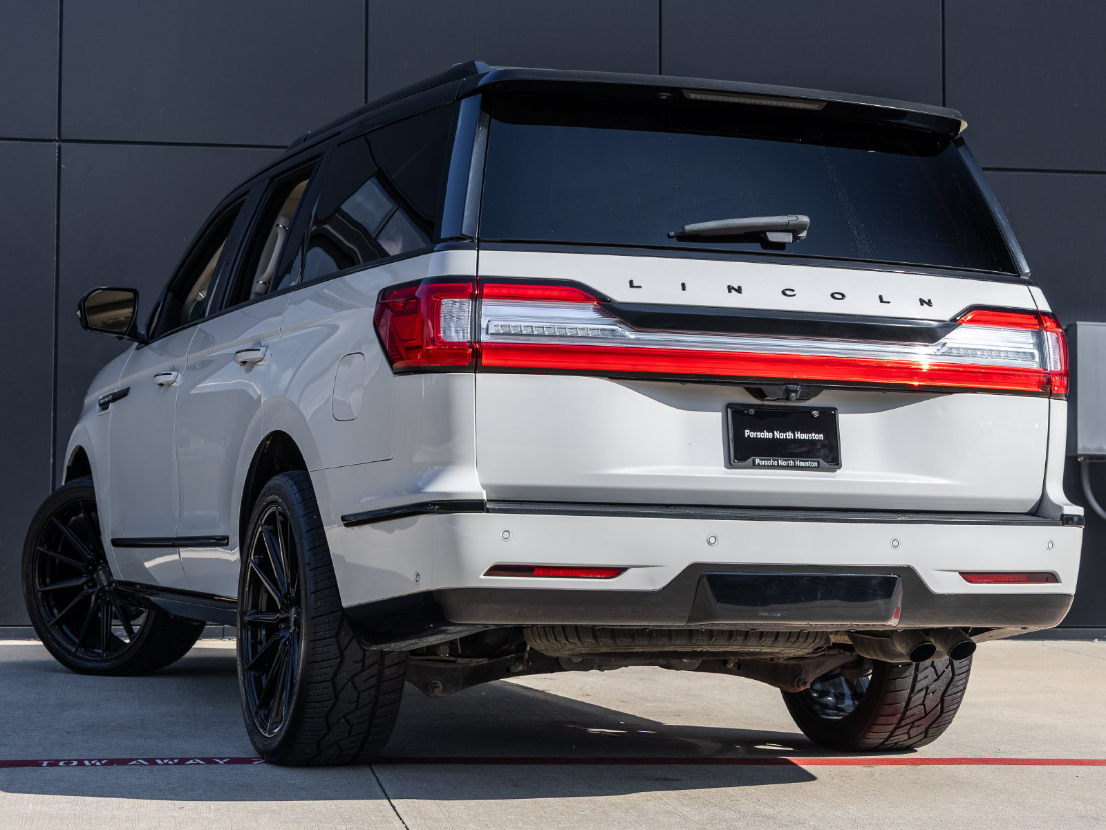 Used 2021 Lincoln Navigator Reserve w/ Luxury Package RWD image 6