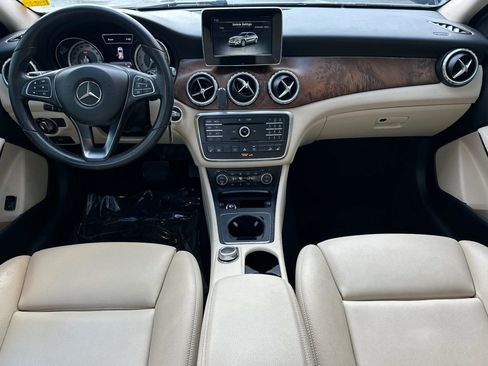 Used 2017 Mercedes-Benz GLA 250 4MATIC image 17