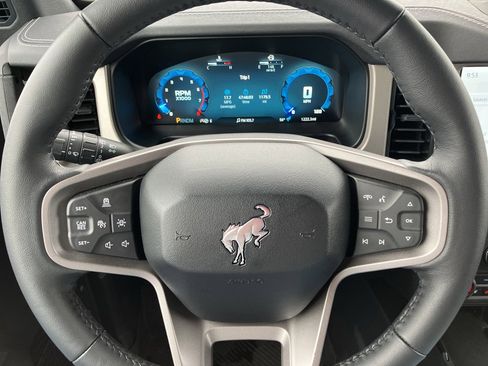 Used 2025 Ford Bronco Outer Banks image 17