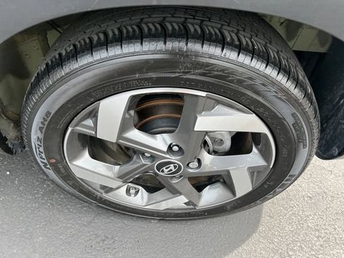 Used 2024 Hyundai Venue SEL FWD image 27