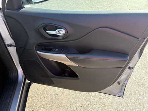 Used 2017 Jeep Cherokee Limited image 15