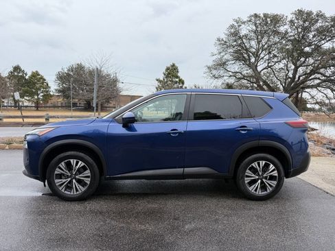 Used 2022 Nissan Rogue SV image 5