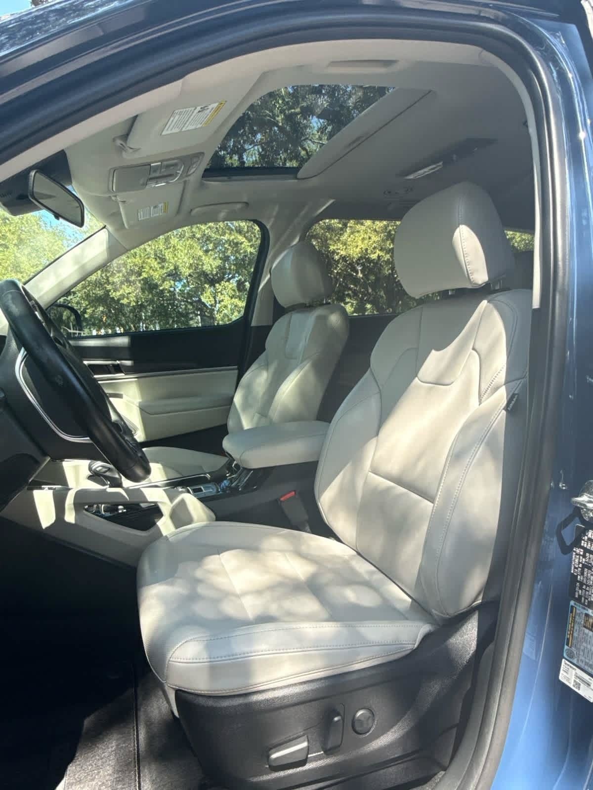Used 2024 Kia Telluride S w/ S Sunroof Package FWD image 10