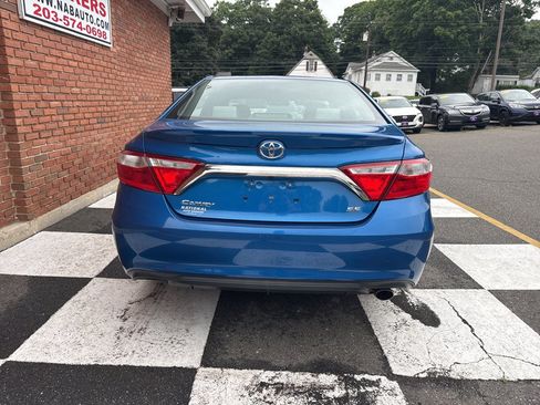Used 2017 Toyota Camry SE w/ Moonroof Package FWD image 10