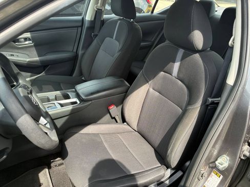Used 2025 Nissan Sentra SV FWD image 30