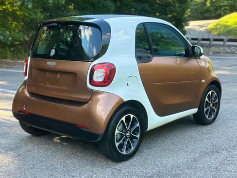 Used 2016 smart fortwo passion RWD image 8