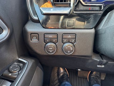 Used 2022 Chevrolet Silverado 1500 LT image 11