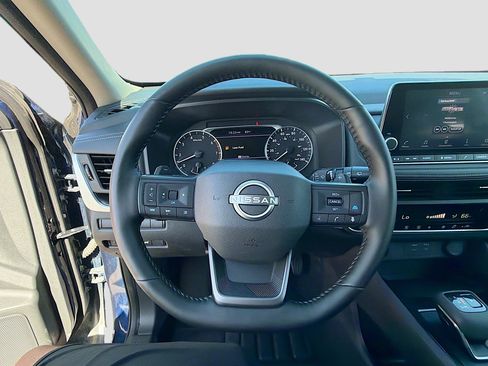 Used 2025 Nissan Rogue SV image 34