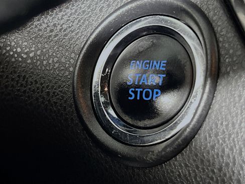 Used 2019 Toyota C-HR XLE FWD image 22