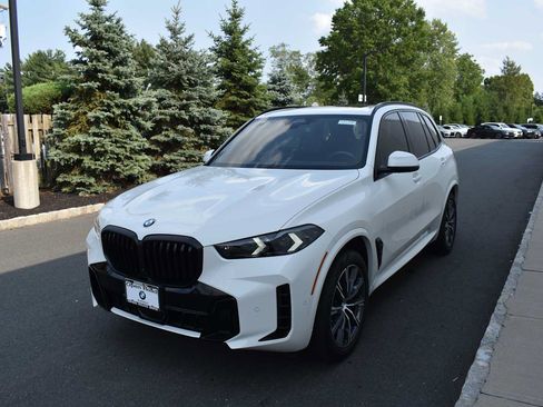 Used 2024 BMW X5 xDrive40i w/ M Sport Package AWD/4WD image 3