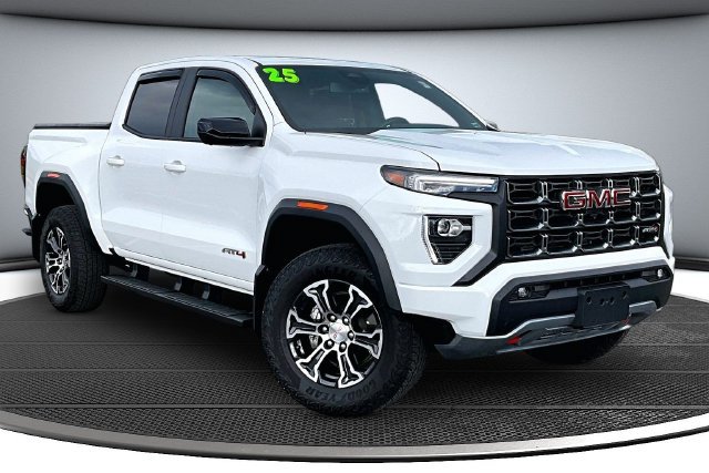 Used 2025 GMC Canyon AT4 w/ Technology Plus Package AWD/4WD image 3