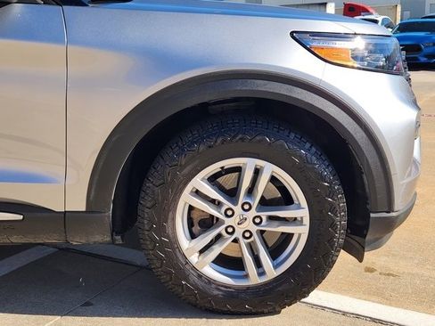 Used 2021 Ford Explorer XLT w/ Equipment Group 202A image 8