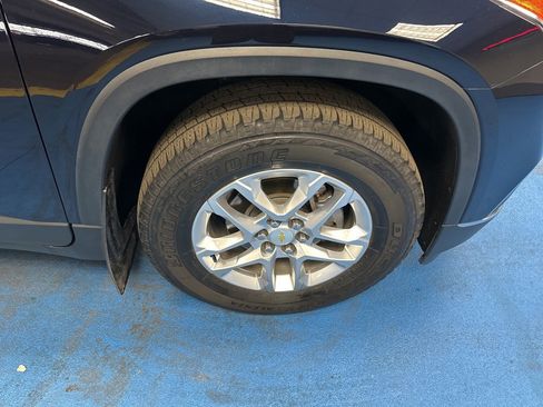 Used 2020 Chevrolet Traverse LT image 3