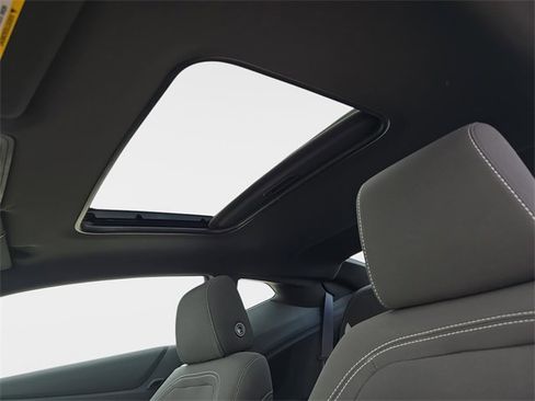 Used 2017 Chevrolet Camaro LT image 32