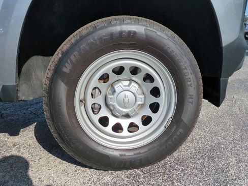 Used 2023 Chevrolet Colorado W/T w/ WT Convenience Package II image 11