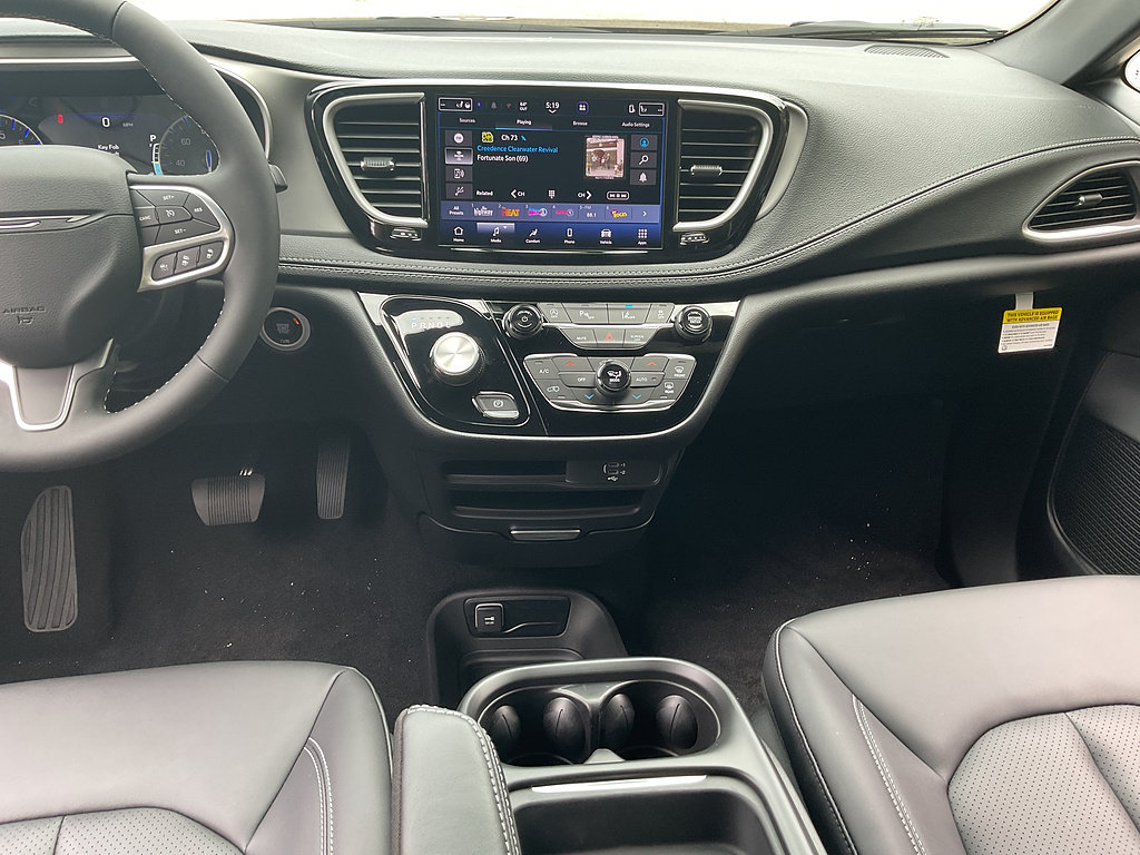 New 2027 Chrysler Pacifica Select AWD/4WD image 12