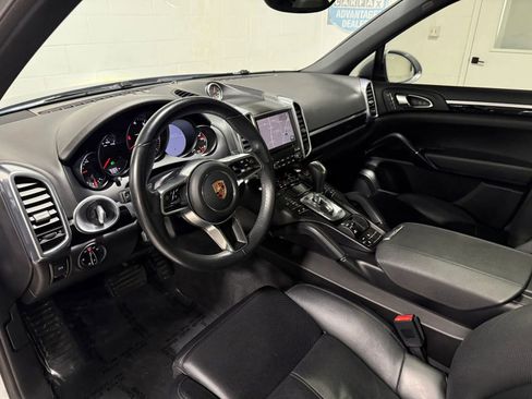 Used 2018 Porsche Cayenne Platinum Edition AWD/4WD image 14