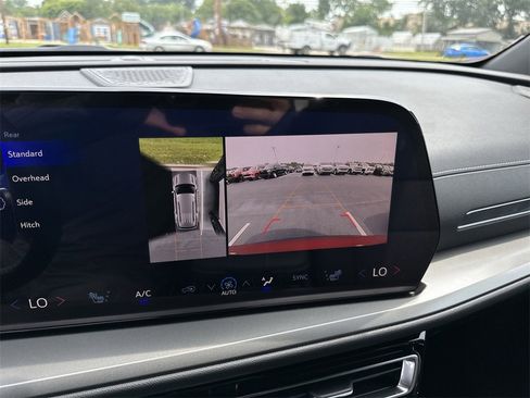 New 2025 Chevrolet Traverse LT w/ Enhanced Driving Package image 17