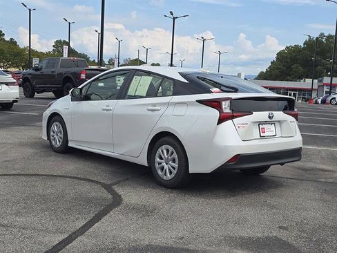 Used 2021 Toyota Prius LE image 4