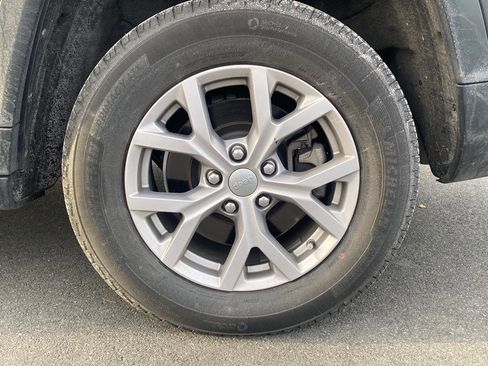 Used 2022 Jeep Grand Cherokee L Limited image 9