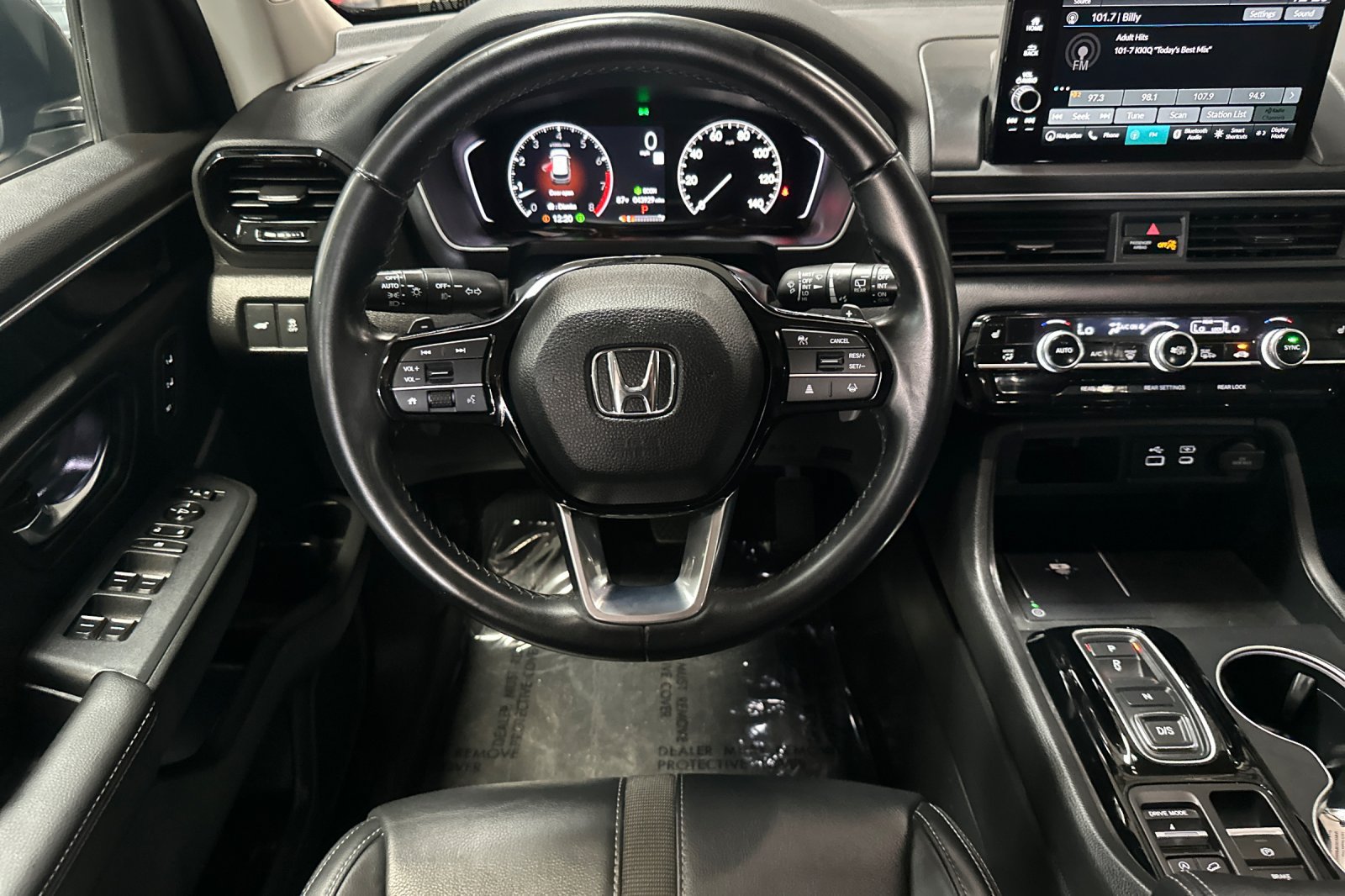 Used 2023 Honda Pilot Touring image 16