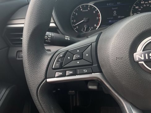 Used 2025 Nissan Altima 2.5 SV FWD image 22