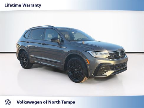 Used 2022 Volkswagen Tiguan SE R-Line FWD image 1