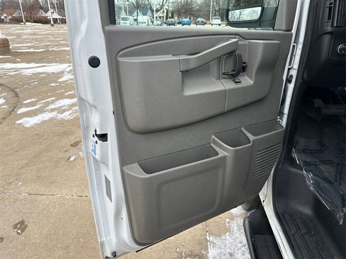 Used 2018 GMC Savana 2500 w/ Driver Convenience Package image 18