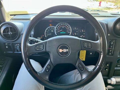 Used 2005 HUMMER H2 Luxury w/ Preferred Equipment Group image 10