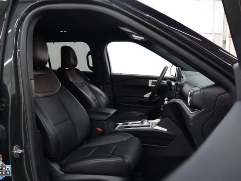 Certified 2023 Ford Explorer Platinum w/ Technology Package RWD image 31