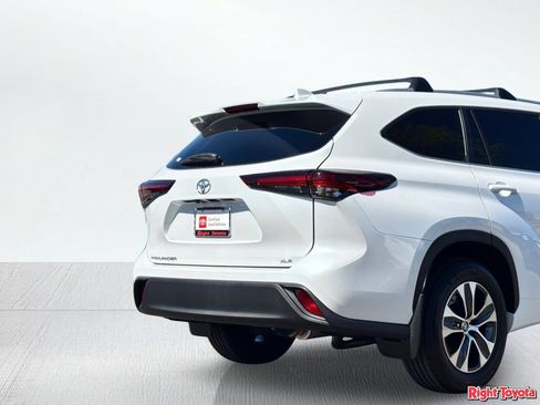 Certified 2025 Toyota Highlander XLE FWD image 12