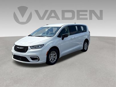 Used 2024 Chrysler Pacifica Touring-L