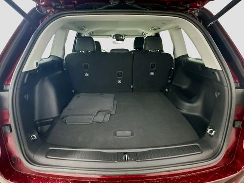 Used 2023 Jeep Grand Cherokee Limited w/ Black Appearance Package AWD/4WD image 30