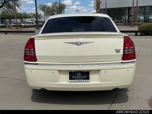Used 2005 Chrysler 300 C w/ Protection Group II image 6