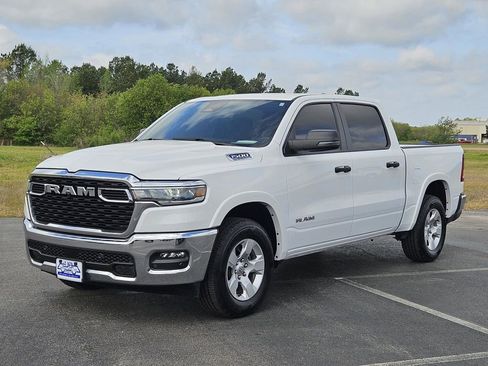 Used 2025 RAM 1500 Big Horn AWD/4WD image 3