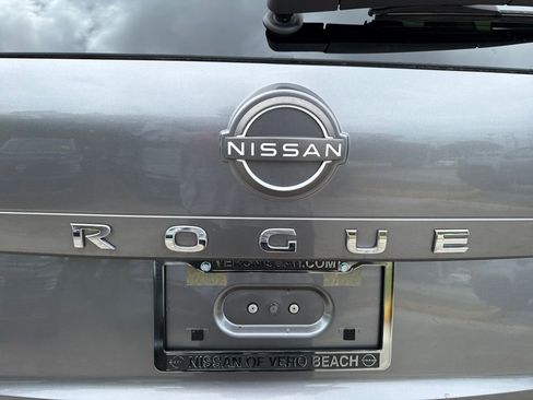 Used 2023 Nissan Rogue S image 10