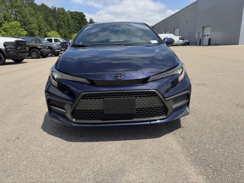 Used 2022 Toyota Corolla SE FWD image 2