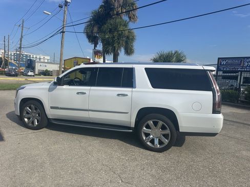 Used 2019 Cadillac Escalade ESV Luxury image 9