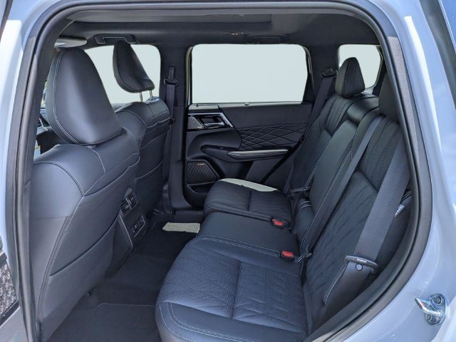 New 2026 Mitsubishi Outlander SEL Black Edition FWD image 13