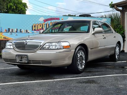 Used 2010 Lincoln Town Car Signature Limited
