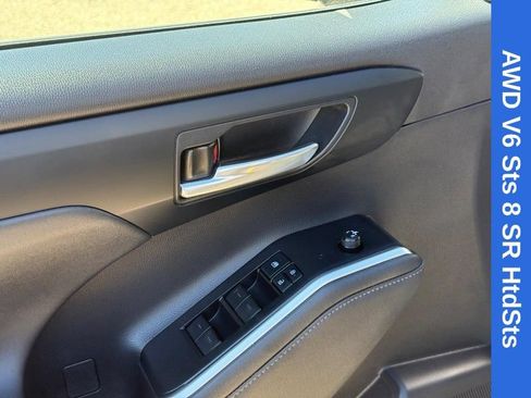 Used 2021 Toyota Highlander XLE AWD/4WD image 19