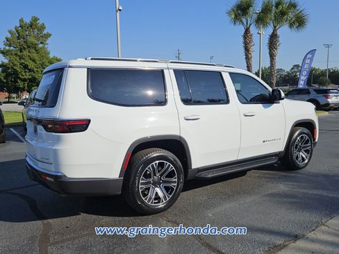 Used 2022 Jeep Wagoneer Series III w/ Flexible Seating Group RWD image 5