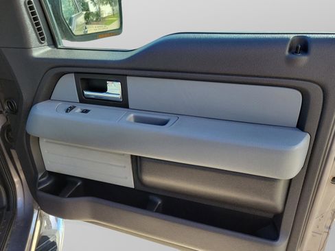 Used 2013 Ford F150 XLT w/ XLT Chrome Pkg image 9
