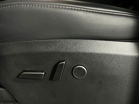 Used 2023 Tesla Model Y Long Range image 33