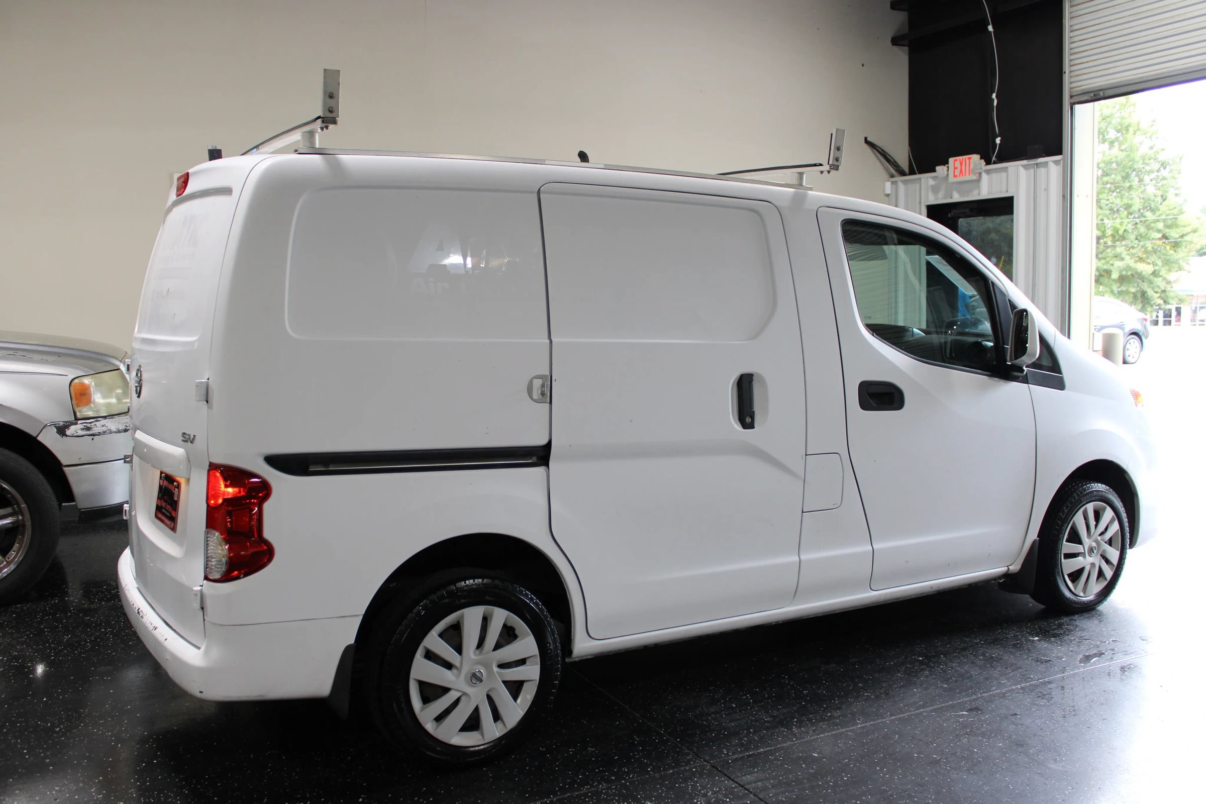 Used 2018 Nissan NV200 SV FWD image 3