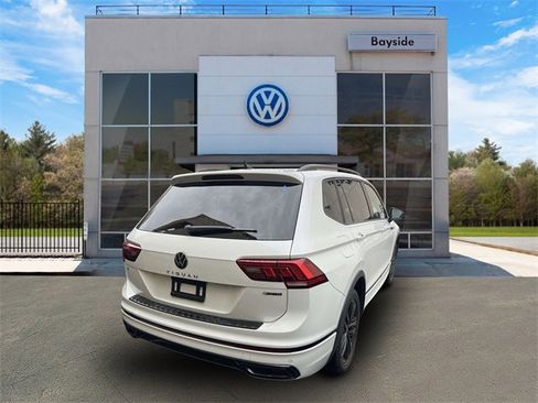 Certified 2022 Volkswagen Tiguan SE R-Line image 5