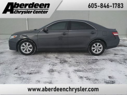 Used 2011 Toyota Camry image 1